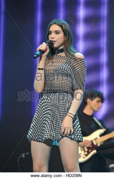 dua-lipa-performs-on-stage-at-the-stars-for-free-2016-open-air-festival-hd258n - dua lipa