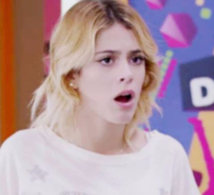 104940657_YHBTGJR3 - 01a Violetta - pmv