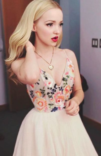b8231569fbc1aebd5c09db342abd5636 - dove cameron