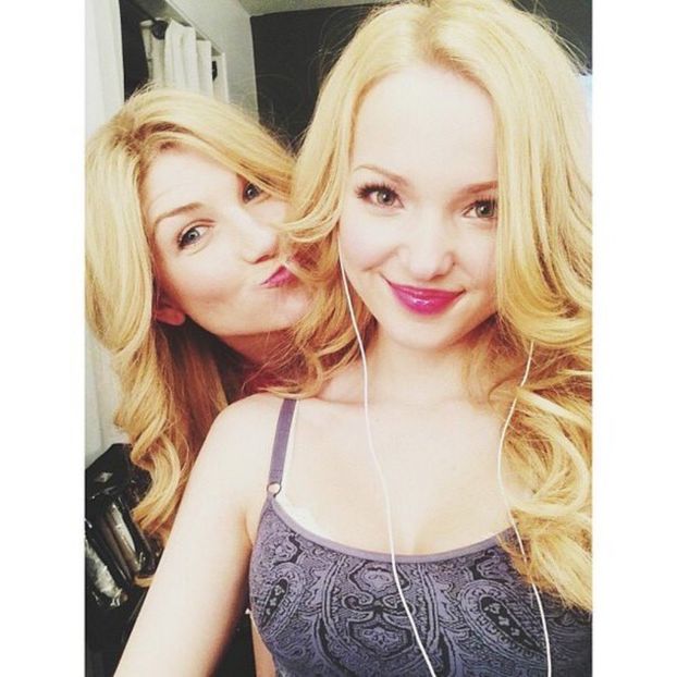 ChzVF9lWUAI6ojH - dove cameron