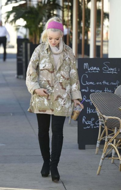 dove-cameron-out-for-lunch-in-los-angeles-december-19-2016_621044911 - dove cameron