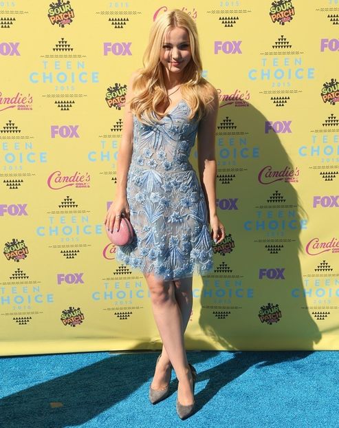 dove-cameron-teen-choice-awards-2015-01 - dove cameron
