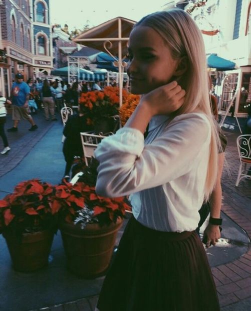 large (4) - dove cameron
