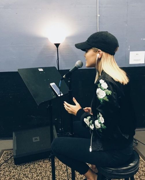 large (19) - olivia holt tt