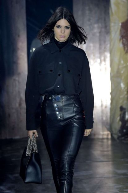 Kendall-Jenner--Alexander-Wang-Runway-Show-at-2017-NYFW--10-662x994 - kj2