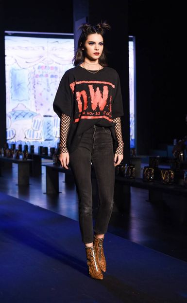 rs_634x1024-170216112257-634.Kendall-Jenner-Regearsing-Runway.jl.021617 - kj2