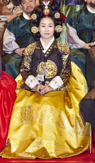 queen moonjung - The Flower in Prison Joseon