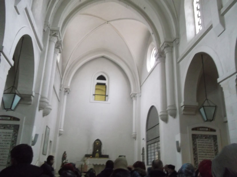 in interiorul bisericii carmelitelor - a cincea zi de pelerinaj