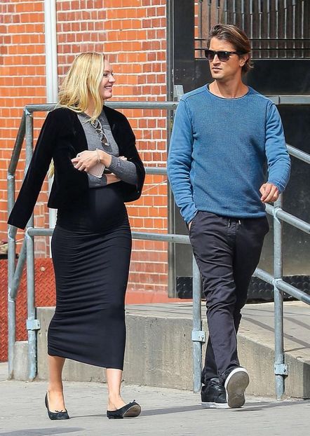 Supermodel-Candice-Swanepoel-is-definitely-pregnant-2 - candice swaneopel