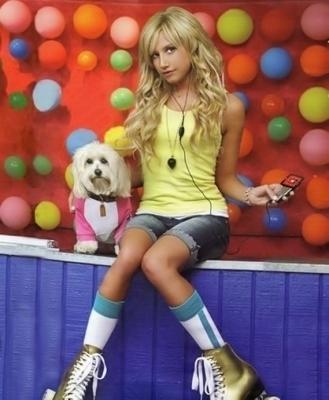 Ashley-tis-miley-cyrus-and-ashley-tisdale-2647678-329-400