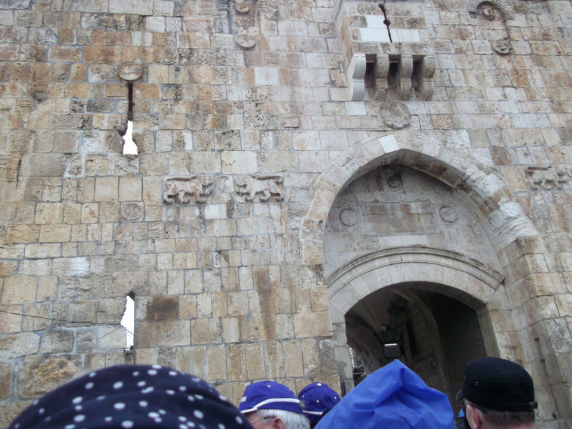 intram in Ierusalim prin poarta Leilor - a sasea zi de pelerinaj