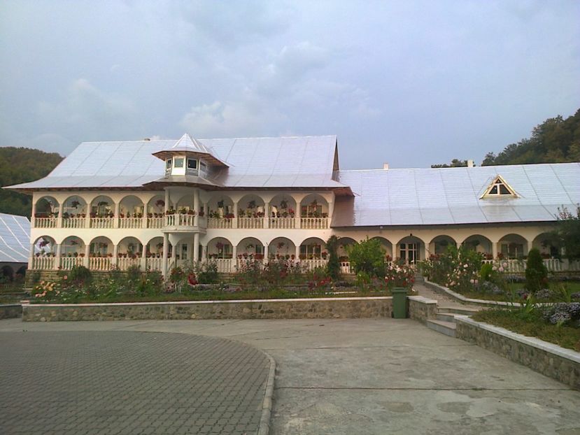 Manastirea Musunoaiele - Manastiri si Schituri