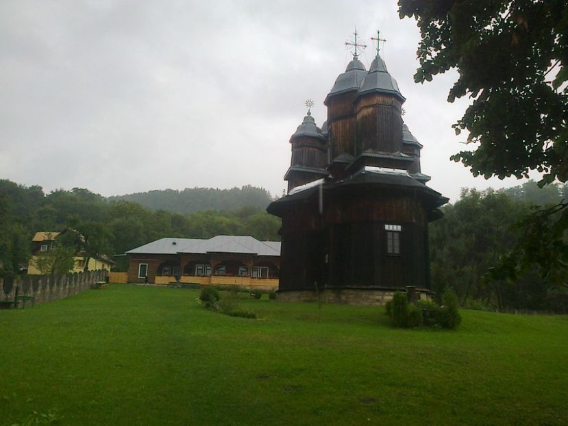 Manastirea Poiana Marului - Manastiri si Schituri