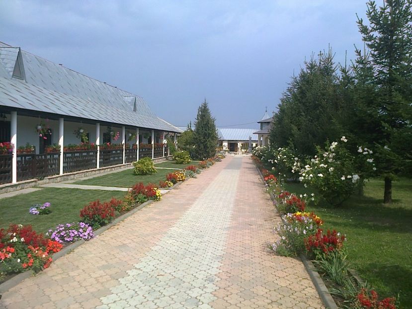 Manastirea Trotusanu - Manastiri si Schituri