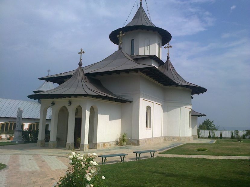 Manastirea Trotusanu - Manastiri si Schituri