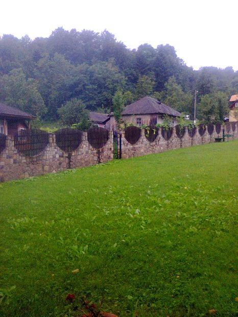 Manastirea Poiana Marului - Manastiri si Schituri