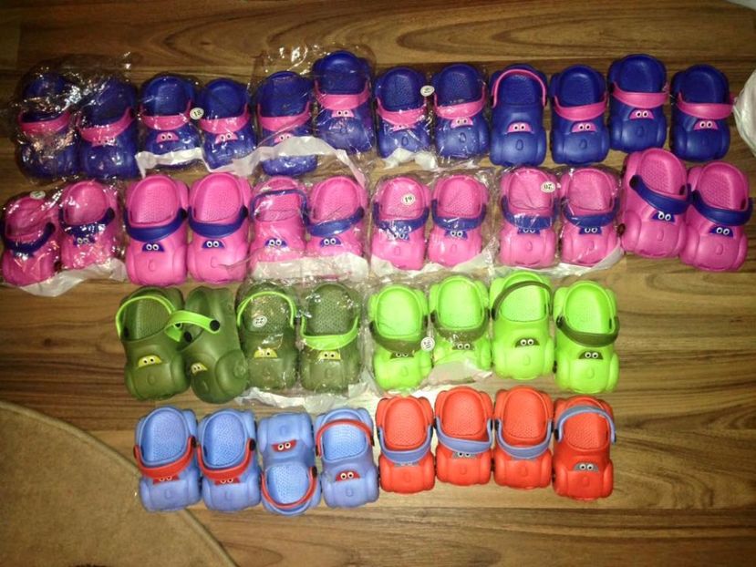 10 ron /perechea/noi - SANDALE  noi  pt copiii