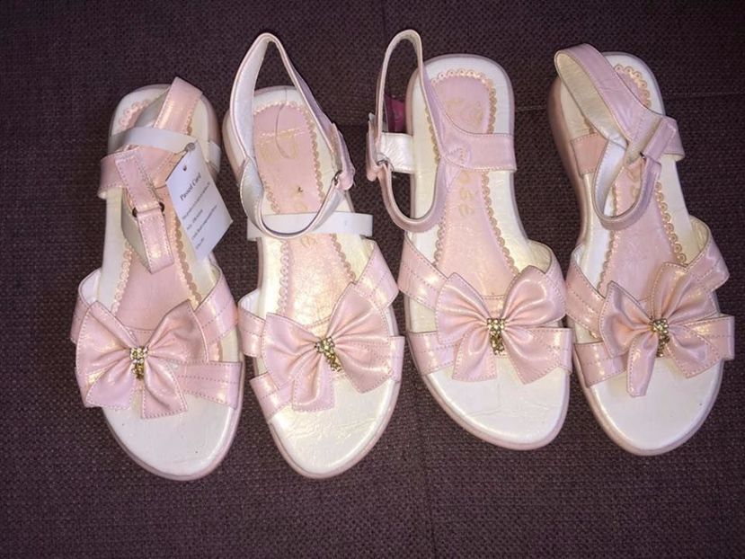 Nr 37 și 38 - SANDALE  noi  pt copiii