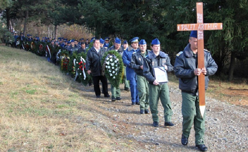  - MILITARI CAZUȚI LA DATORIE