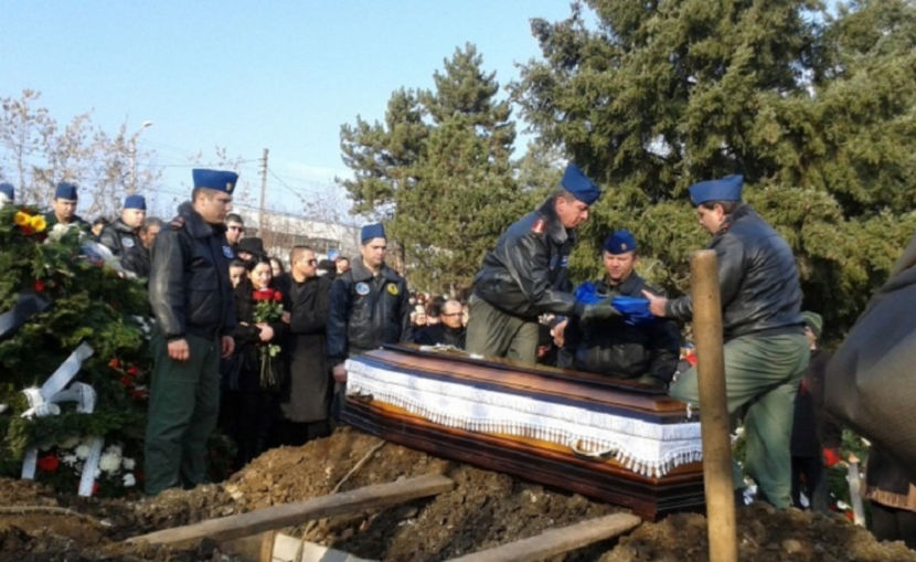  - MILITARI CAZUȚI LA DATORIE