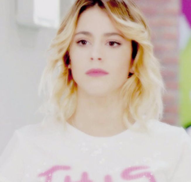 102925317_NINOUQJ3 - 01a Violetta - pmv - 2