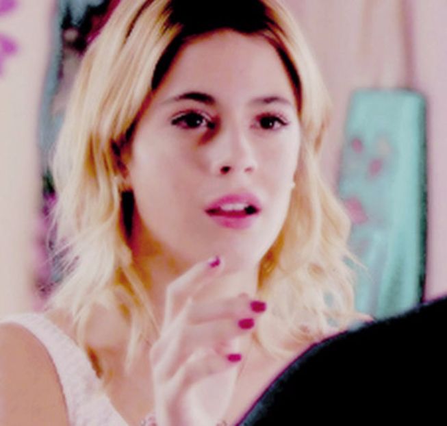 102925319_MSECTGI3 - 01a Violetta - pmv - 2