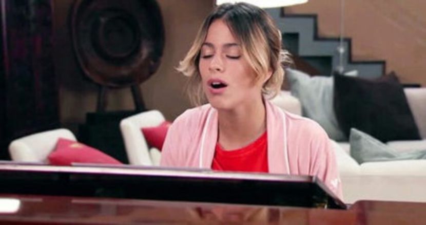 102925865_VANJPXK - 01a Violetta - pmv - 2