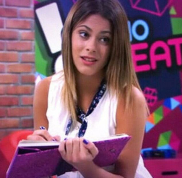 102926089_FFWQVOC3 - 01a Violetta - pmv - 2