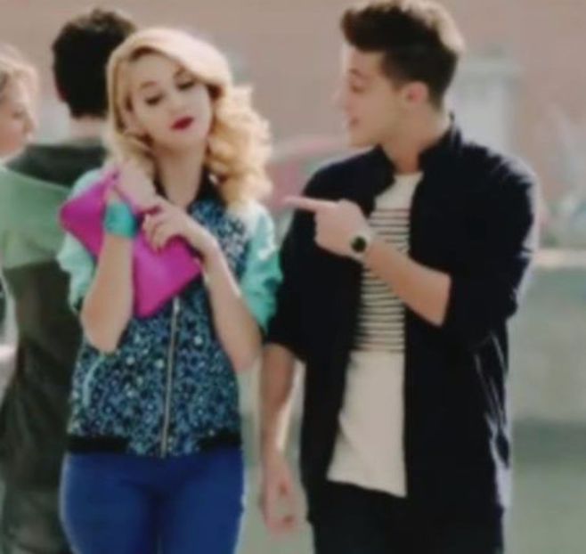 102937740_VNYKUGP3 - 09 Ludmila y Federico