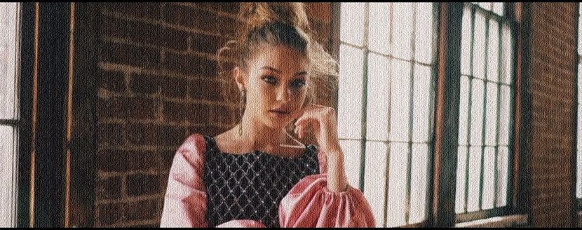 — un moment pentru a-mi rezema rucsacul de tejgheaua barului, deschizând fermoarul - Ep01 l Touch your body with mine