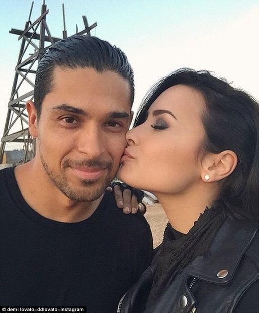 2A96F51000000578-3164124-Big_difference_When_they_first_began_dating_the_former_Disney_st-a-79_14370 - demi lovato