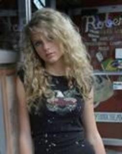 profiles_thtaylorswift1_5741_328114_media_xlarge