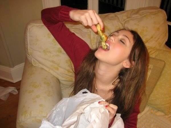 eating... - miley-hannah