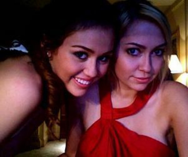 with my sis - miley-hannah