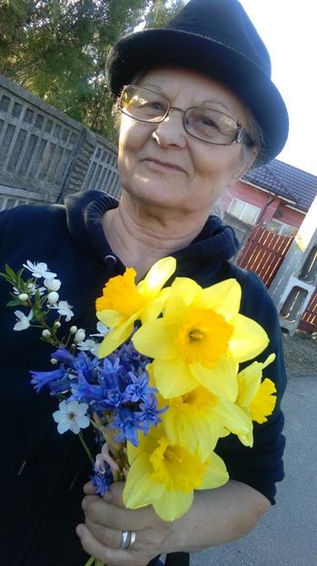 mama , dupa o zi de munca la tara.. - 2017 gradina mea de la tara