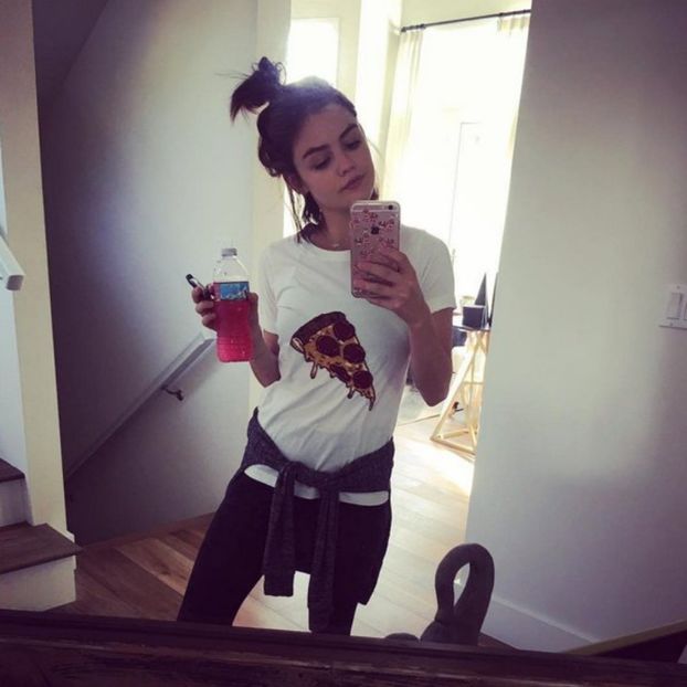 CfUmnyqVIAAisQJ - lucy hale