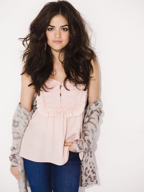 dc23b93fde1976d1782825eb3e416ca2 - lucy hale