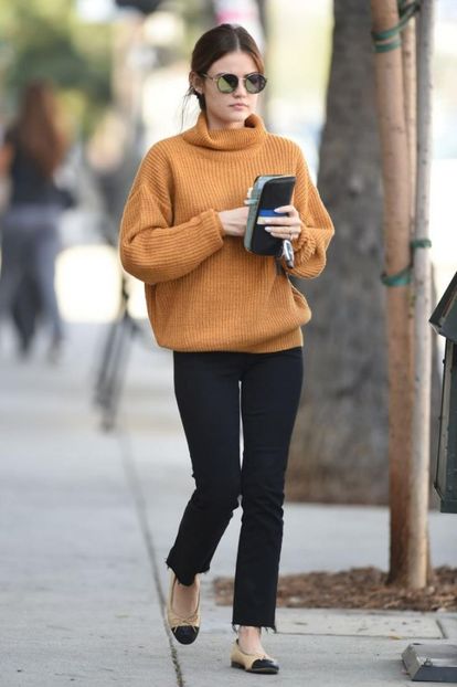 e981088e4e9273f1003b67e5d18bad6e - lucy hale