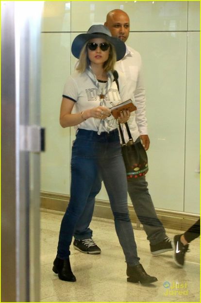 lucy-hale-brazil-arrival-shopping-before-convention-09 - lucy hale