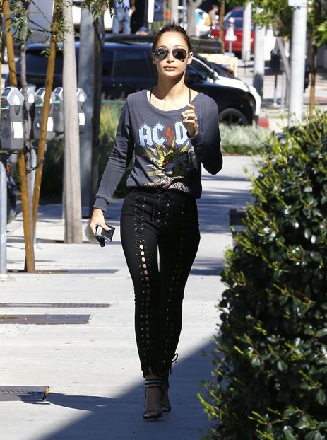 cara-santana-out-in-los-angeles-03-23-2017_2 - cara santana