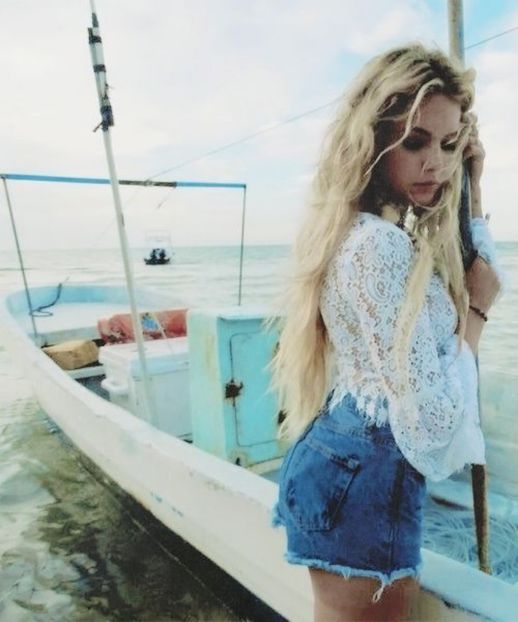 345c03d08216db6be726e9f051ee1b06 - ashley benson