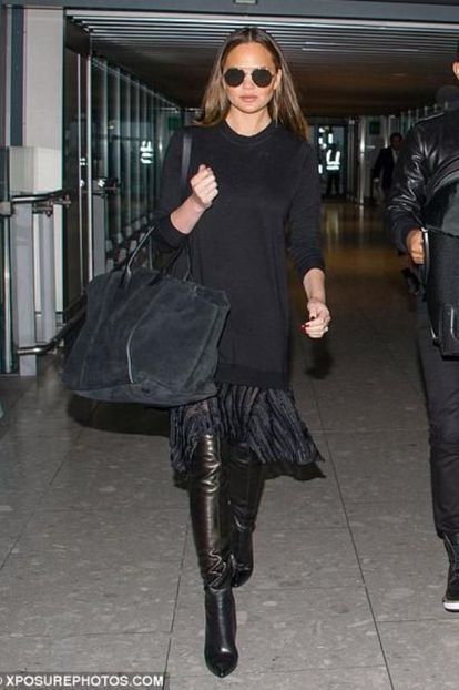 d9043e13277099cfe8fe5efe58d252ee - chrissy teigen n