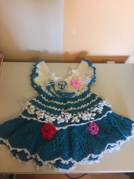  - Haine și jucării lucrate manual