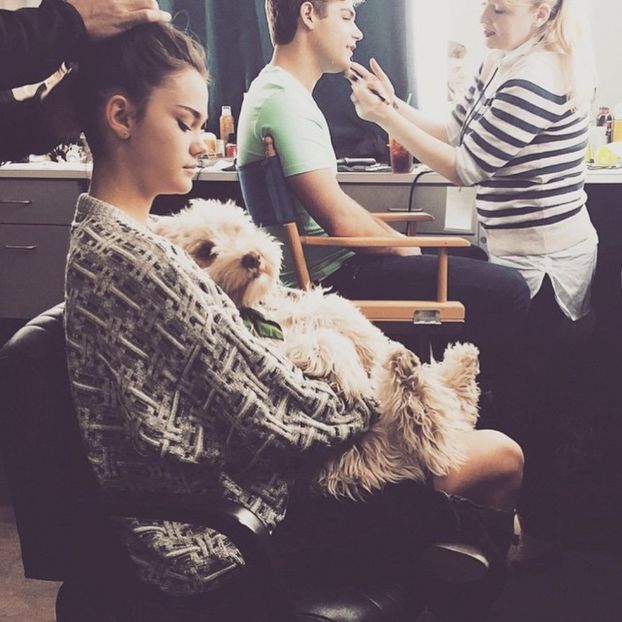 maia-mitchell-on-set-of-teen-beach-movie-2 - maia mitchelle e