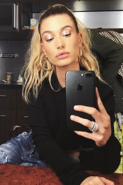 Hailey-Baldwin-@haileybaldwin-2017-03-16_L0NjUGlEc1Vab2ZBRFhDbTlxSk1FN2llSXhhaz0vMTAweDIxOjQ4OXg2MDM - hailey baldwin
