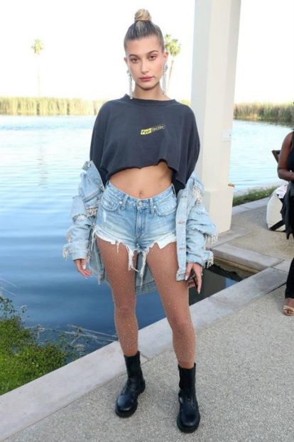 Hailey-Baldwin-@haileybaldwin-2017-04-18_LzFzWFYwUGE5YkJxek9yT2JCcmhOUGdKSmJ5az0vMHgwOjUwMHg3NTAvNjQ - hailey baldwin