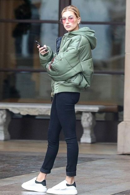 Hailey-Baldwin-Los-Angeles-2017-01-20_LzdoLUxWOFlJaUtHR1llQjZlV0lUeUp1QXFYTT0vNngwOjYyNng5MjkvNjQweD - hailey baldwin
