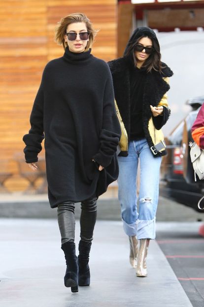 kendall-jenner-and-hailey-baldwin-out-in-west-hollywood-01-02-2017_5 - hailey baldwin
