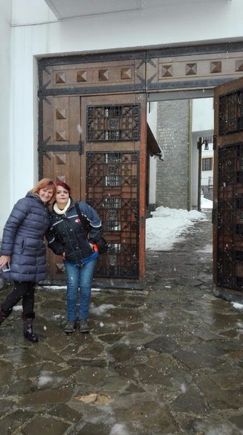 Cu o prietena din Constanta. - Primavara 2017 in Muntii Bargaului