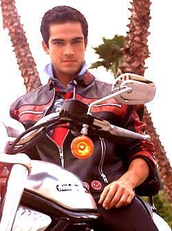 i44159556_90702_7 - Alfonso Herrera